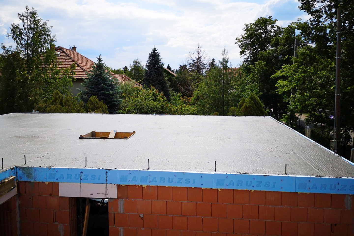 bennmaradó koszorú zsalu